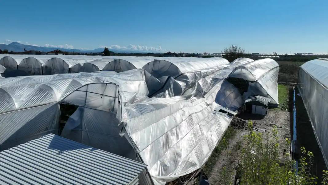 Antalya'da Hortumun Vurduğu Seralara Acil Destek 14